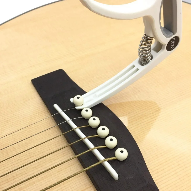 Kunststoff-Gitarren-Kapodaster – Musical Instrument Names Bewertung und Preis